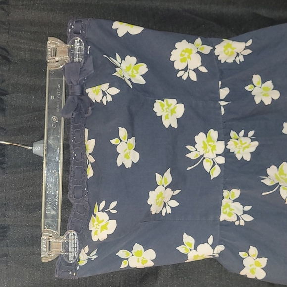 Cute Hollister tube top - Picture 2 of 4